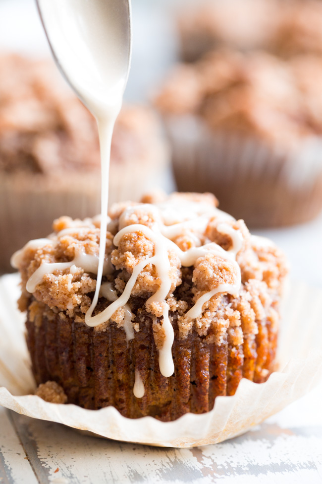 paleo pumpkin muffins with cinnamon streusel topping